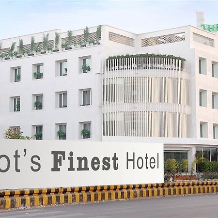 Hotel The Fern Residency Rajkot Esterno foto