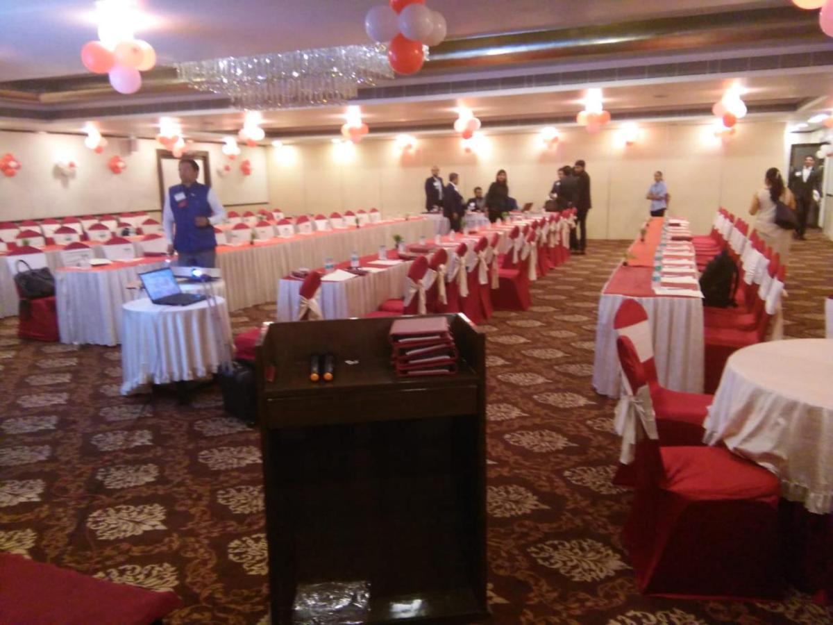 Hotel The Fern Residency Rajkot Esterno foto