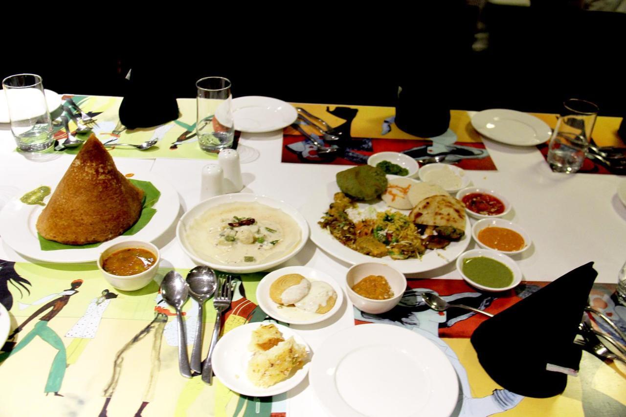 Hotel The Fern Residency Rajkot Esterno foto