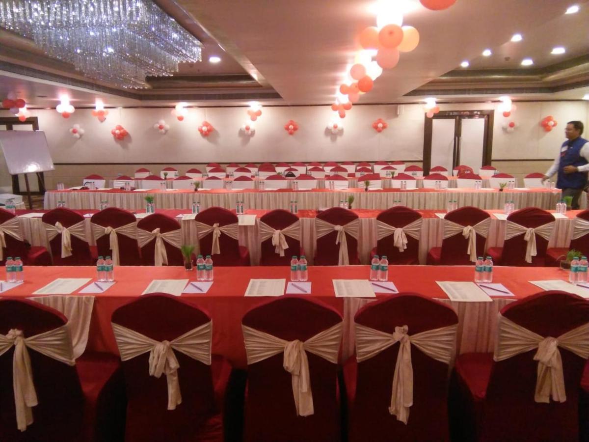 Hotel The Fern Residency Rajkot Esterno foto