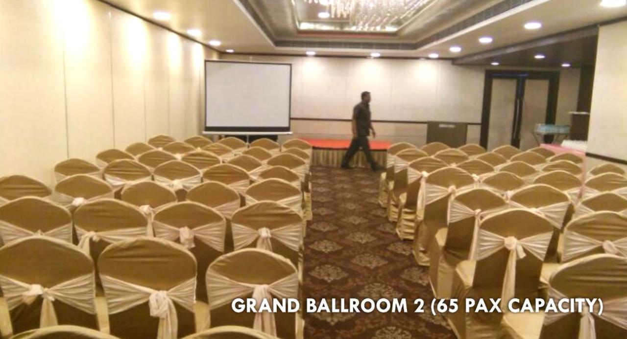 Hotel The Fern Residency Rajkot Esterno foto