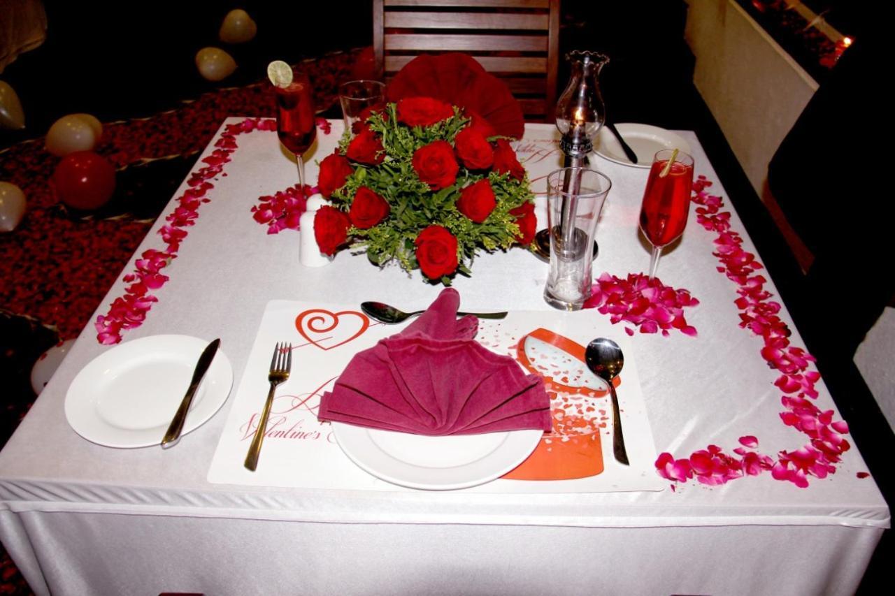 Hotel The Fern Residency Rajkot Esterno foto