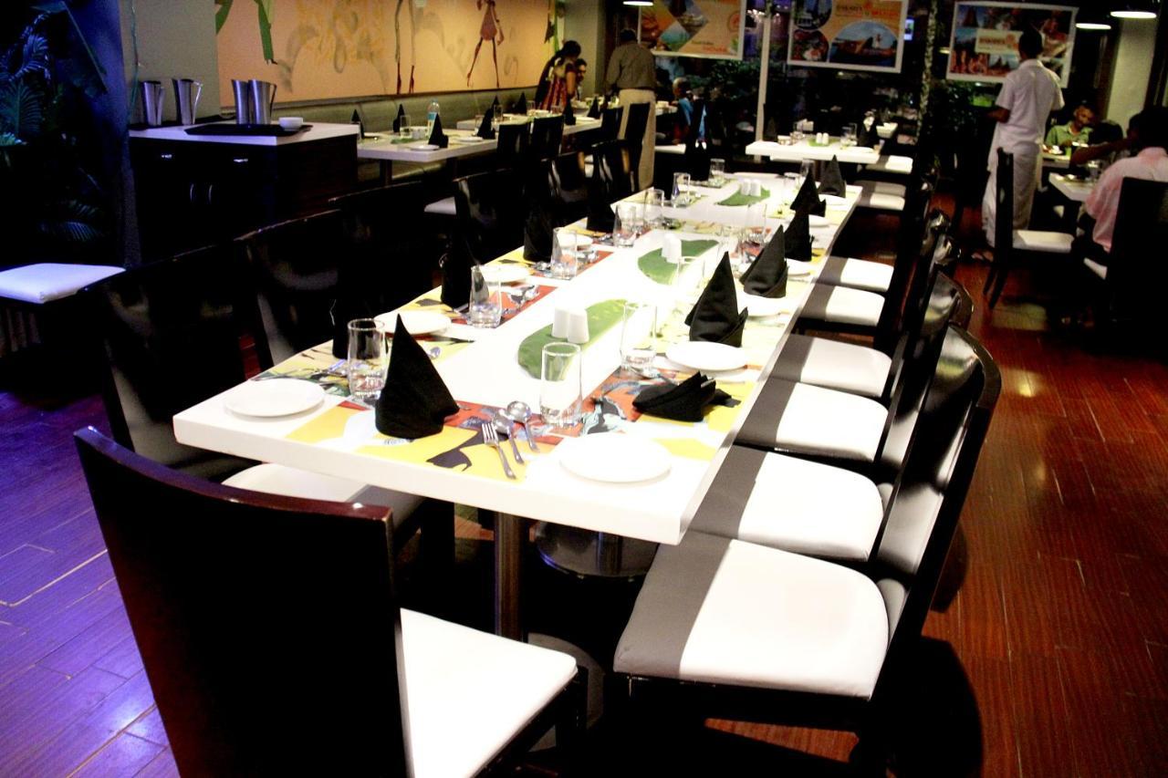 Hotel The Fern Residency Rajkot Esterno foto