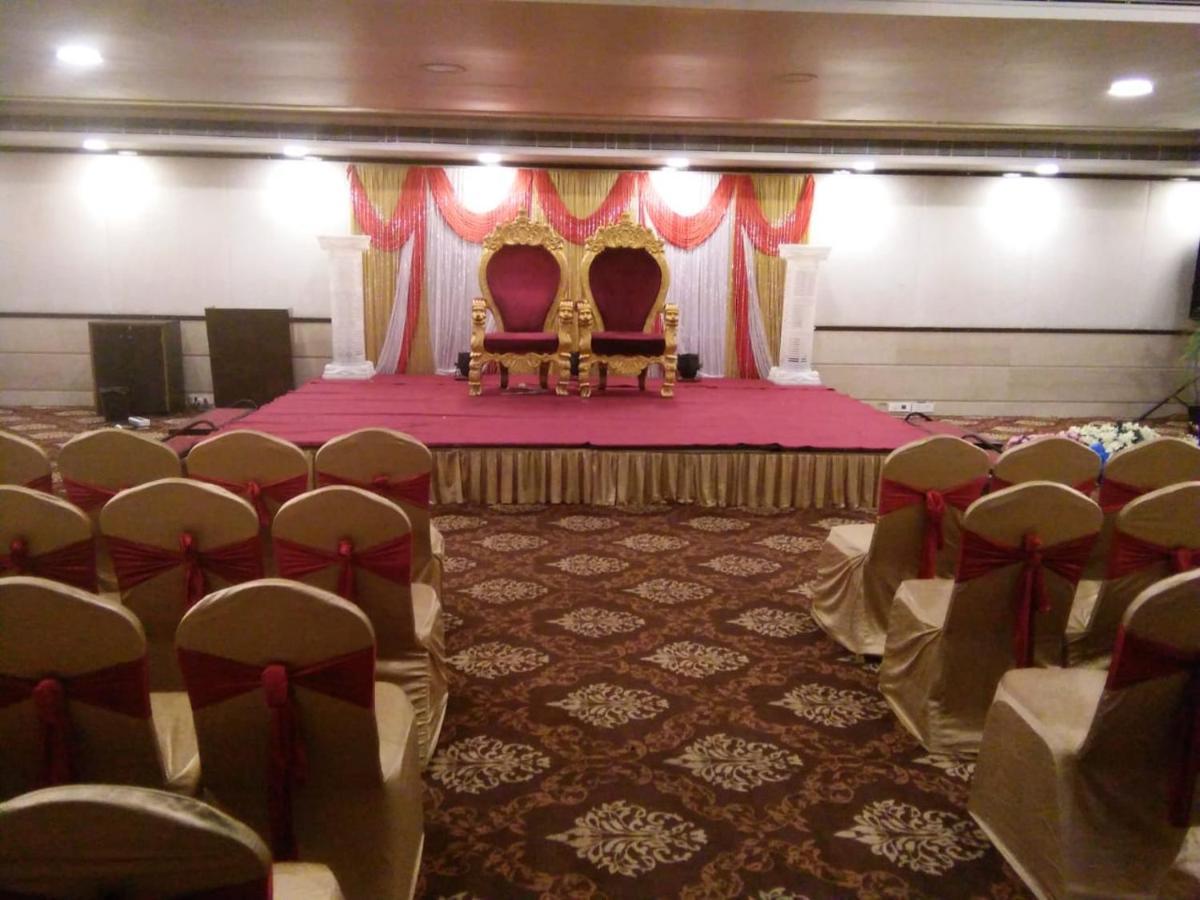 Hotel The Fern Residency Rajkot Esterno foto