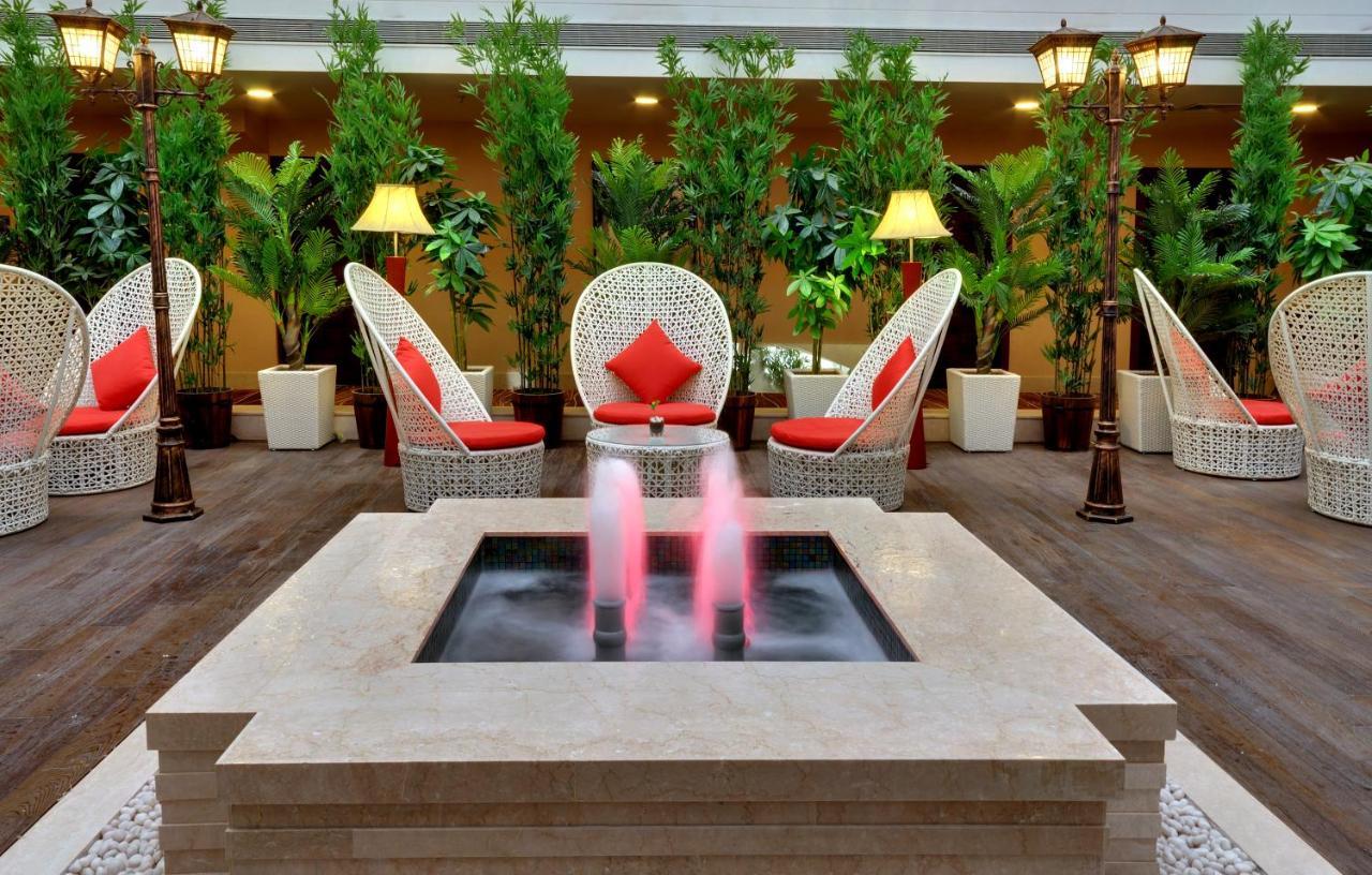 Hotel The Fern Residency Rajkot Esterno foto