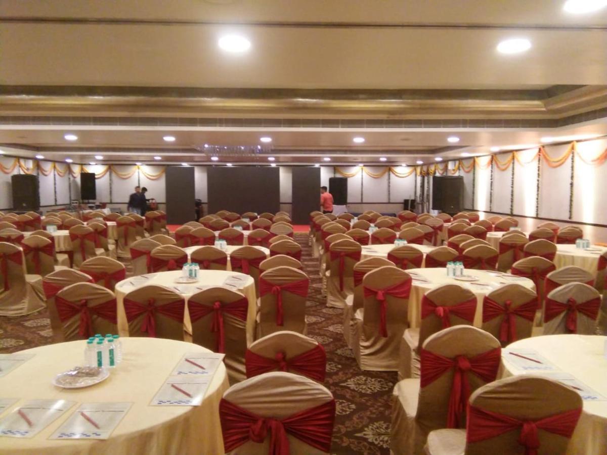 Hotel The Fern Residency Rajkot Esterno foto