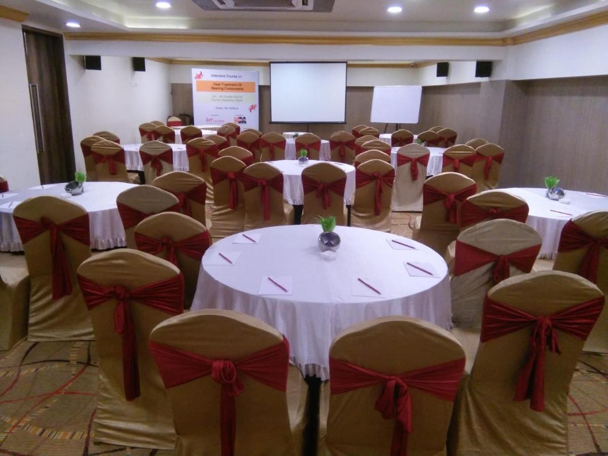 Hotel The Fern Residency Rajkot Esterno foto