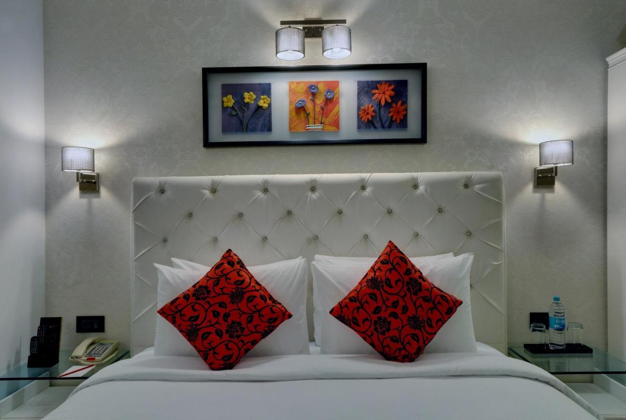 Hotel The Fern Residency Rajkot Esterno foto