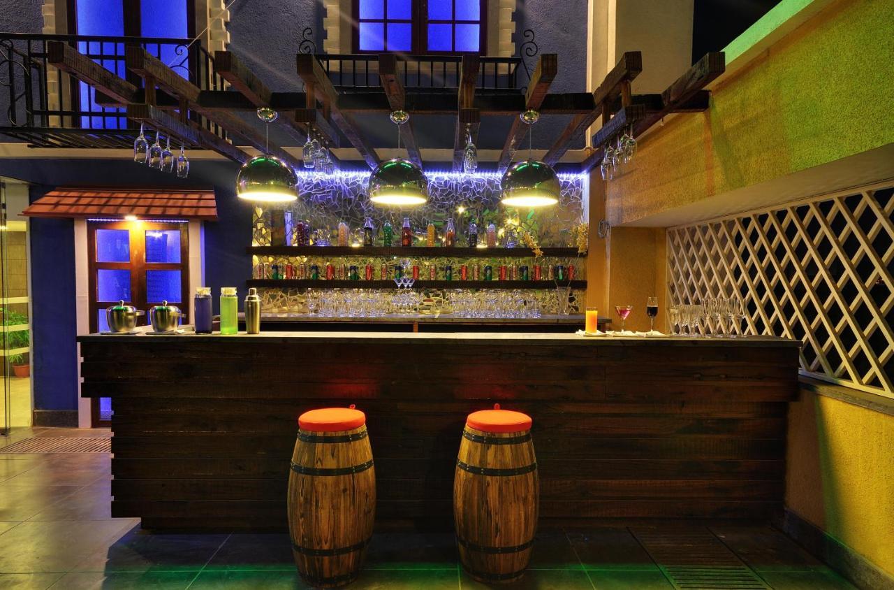 Hotel The Fern Residency Rajkot Esterno foto