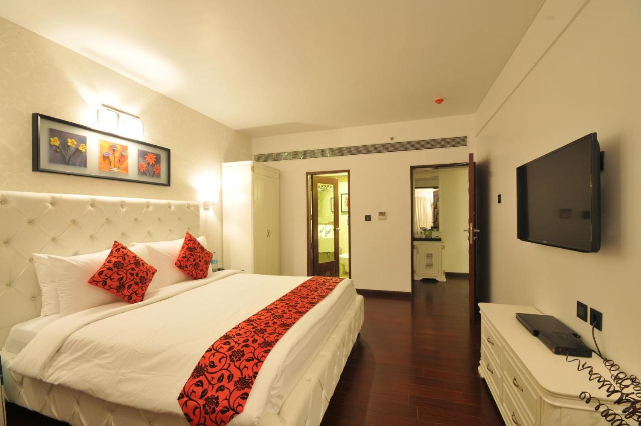 Hotel The Fern Residency Rajkot Esterno foto
