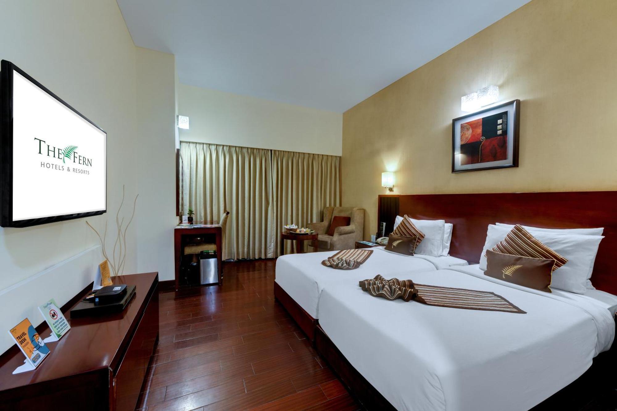 Hotel The Fern Residency Rajkot Esterno foto