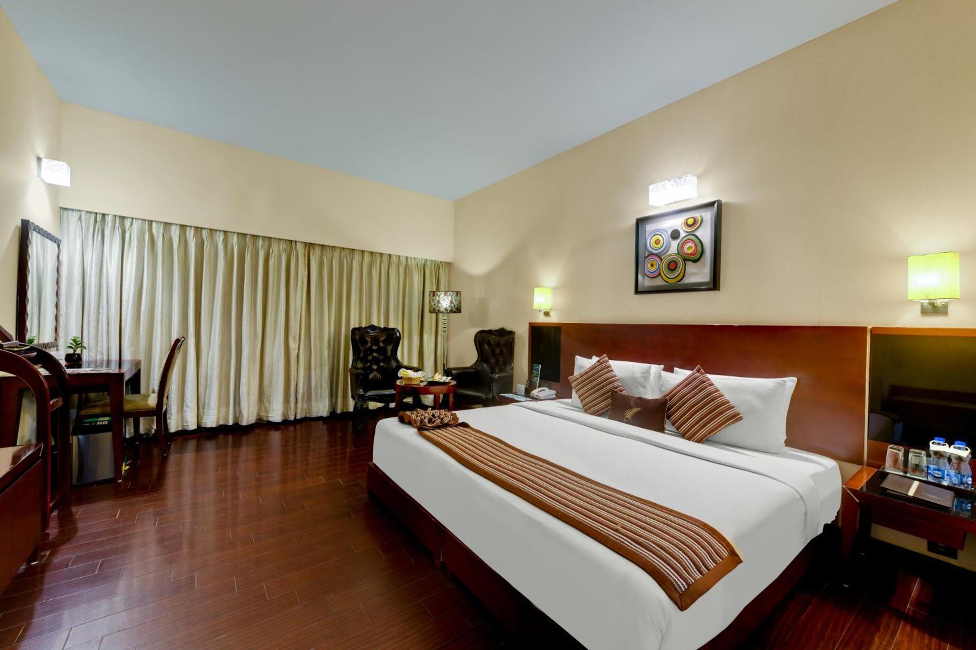Hotel The Fern Residency Rajkot Esterno foto