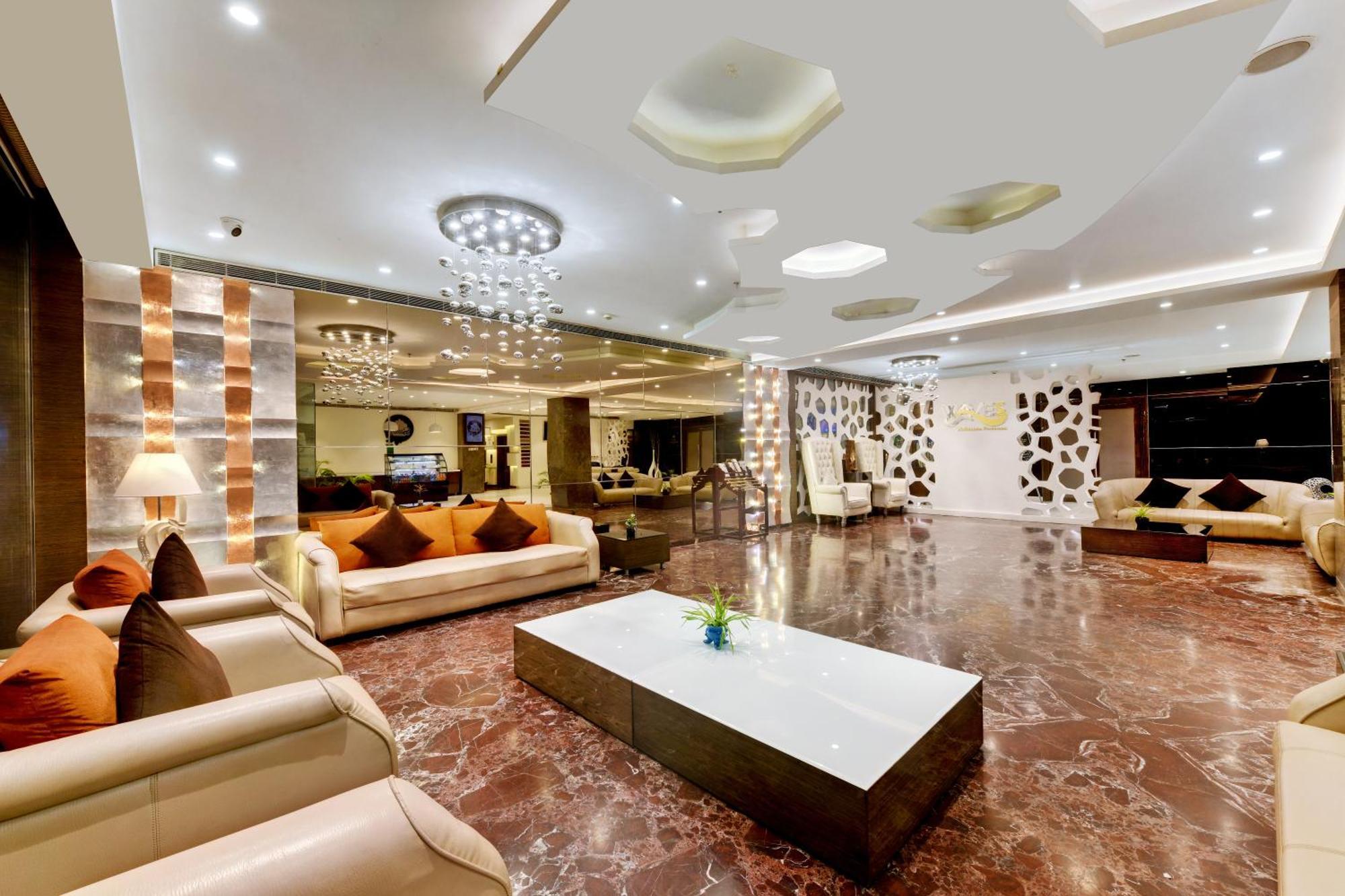 Hotel The Fern Residency Rajkot Esterno foto