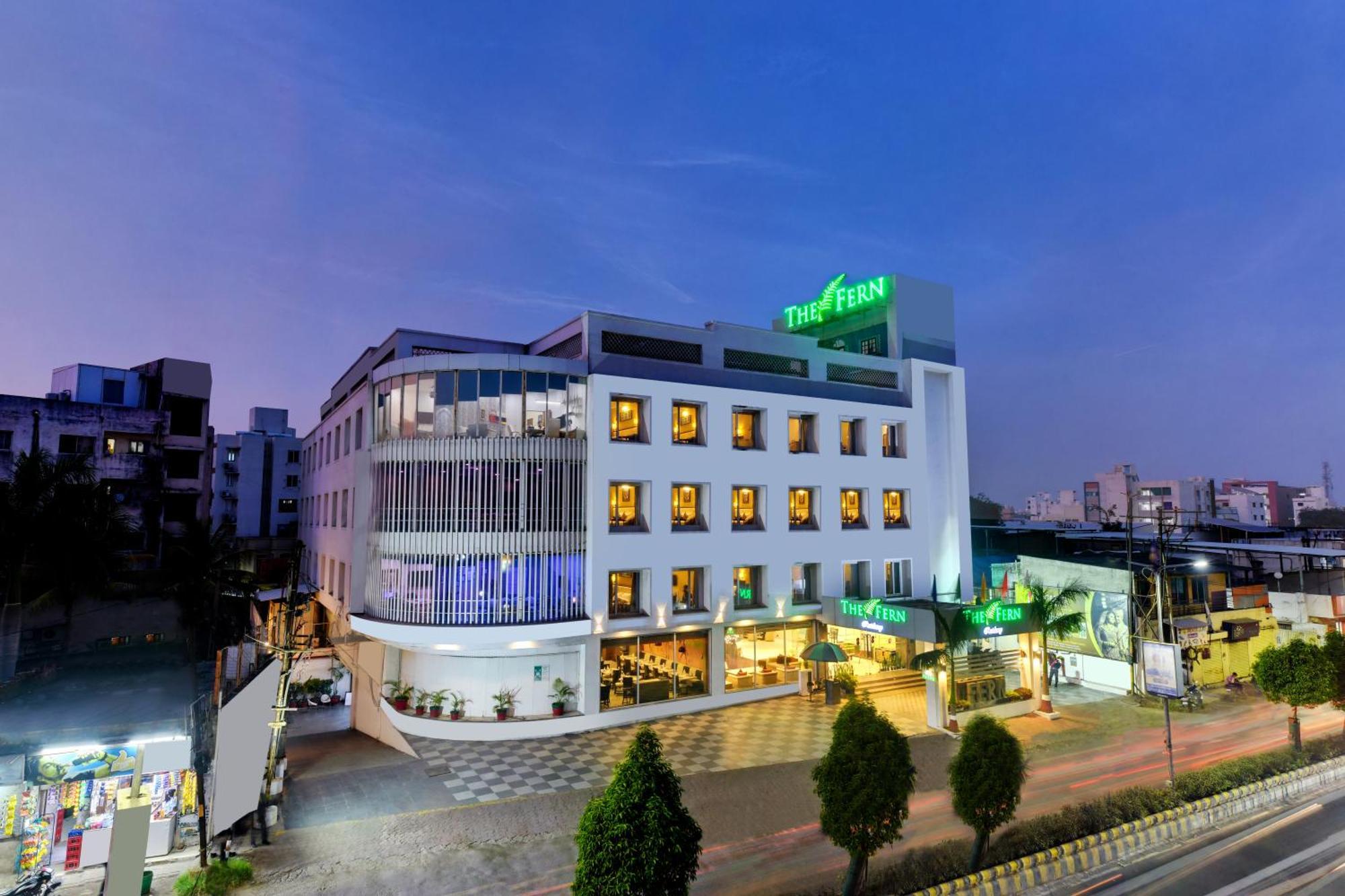 Hotel The Fern Residency Rajkot Esterno foto