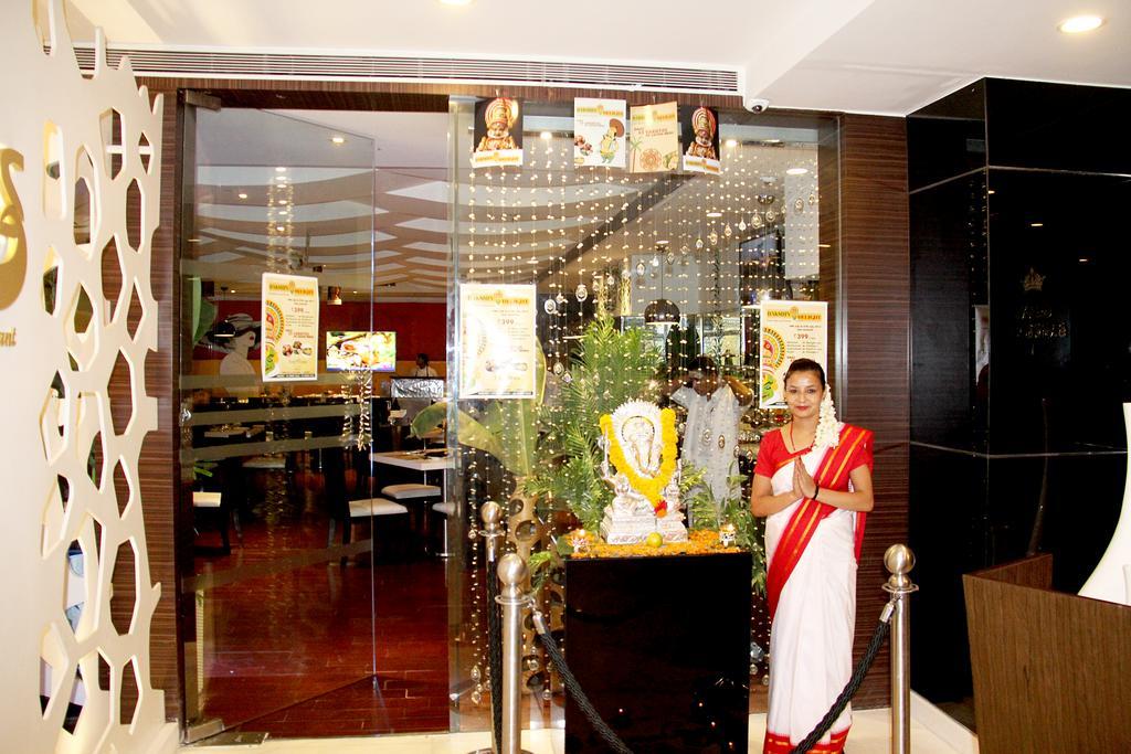 Hotel The Fern Residency Rajkot Esterno foto