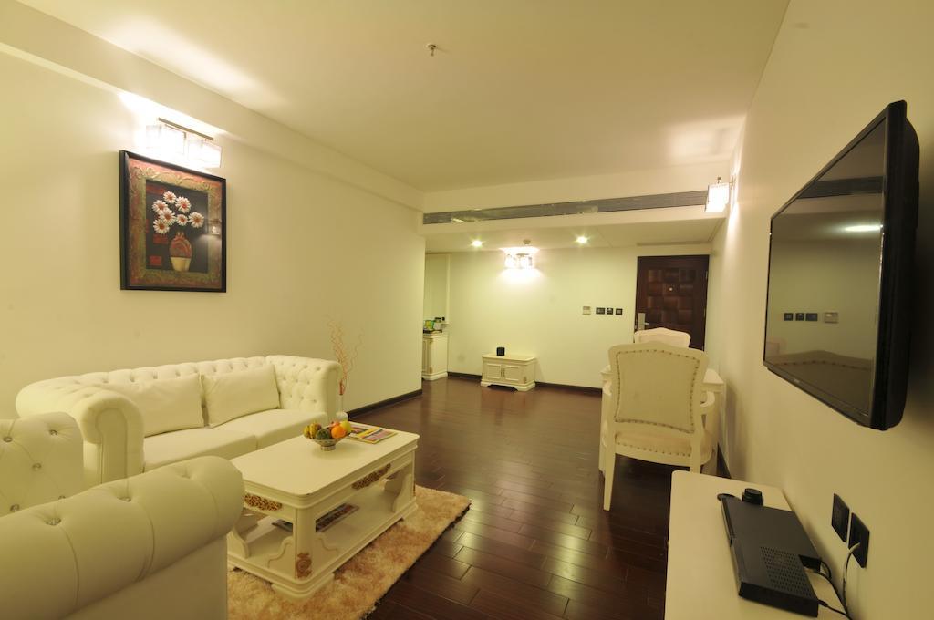 Hotel The Fern Residency Rajkot Esterno foto