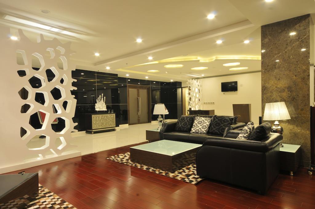 Hotel The Fern Residency Rajkot Esterno foto